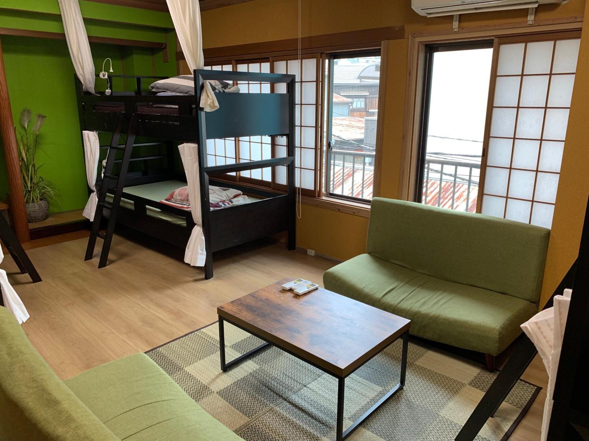Wisma tamu Maru House Osaka